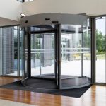 Автоматические карусельные двери: инновационное решение для входа